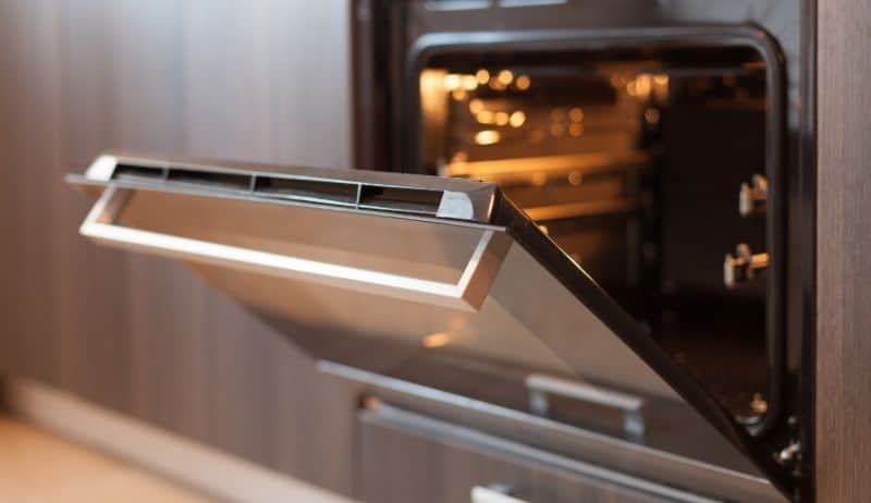 Our oven cleaning is part of our house cleaning service and complements the Easy Bliss quality
