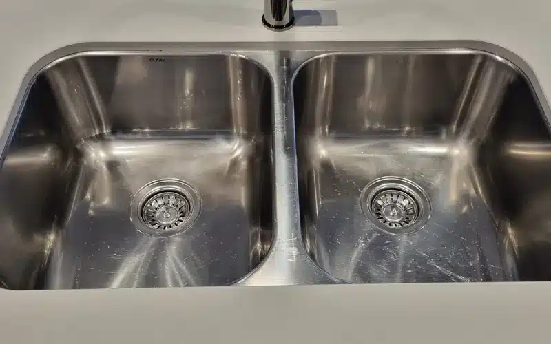 Clean sink